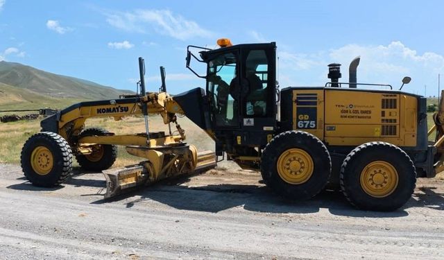 Iğdır'da köy yollarında yol açma çalışmaları devam ediyor