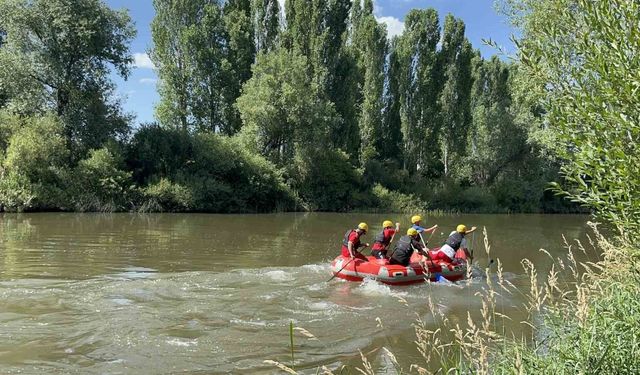 Kars'ta ilk kez rafting heyecanı yaşandı