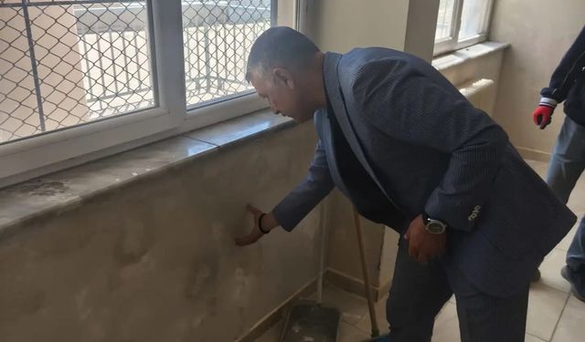 Patnos'ta tatille birlikte okullarda tadilat çalışması yapılıyor