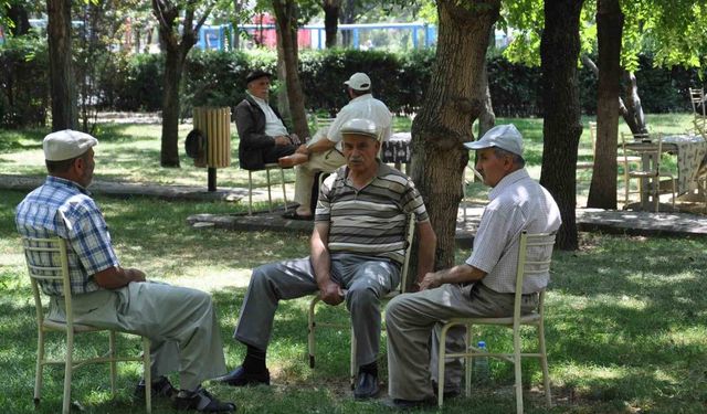 Susamayı beklemeyin: Günde en az 2-2,5 litre sıvı tüketilmeli
