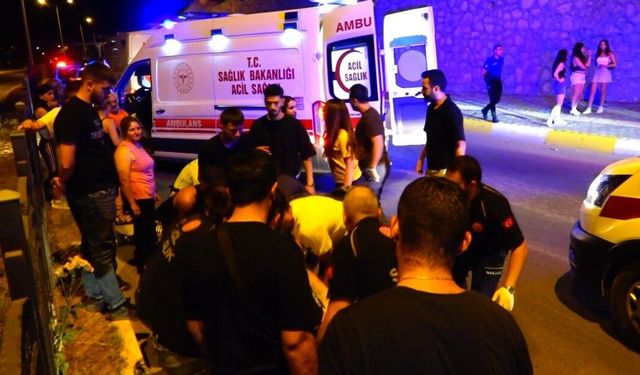Tunceli'de motosiklet otomobile çarptı: 2 yaralı