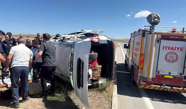 Van'da iki aracın çarpıştığı kazada 8 kişi yaralandı