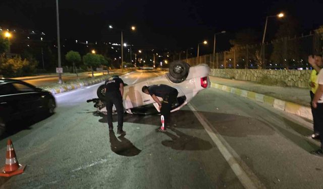 Van'da otomobil takla attı: 2 yaralı