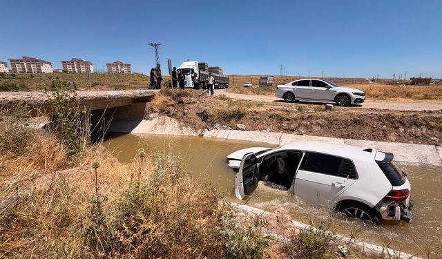 Ahlat’ta otomobil su kanalına düştü: 1 yaralı