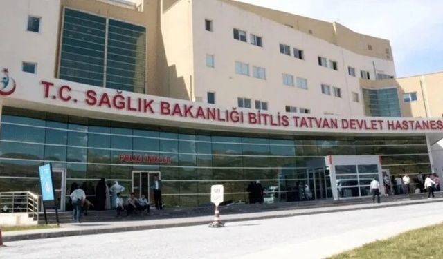 Tatvan Devlet Hastanesi'nde 5,5 saat süren başarılı fıtık ameliyatı