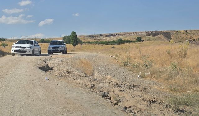 Tatvan'da yazın yoğun kullanılan yol bakımsız kaldı