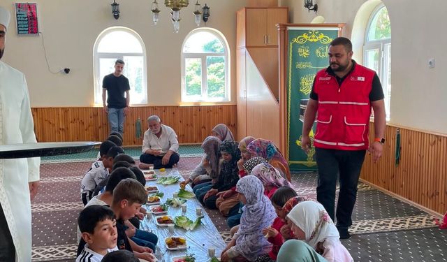 Adilcevaz'da Kur'an kursu öğrencilerine çiğköfte ikramı