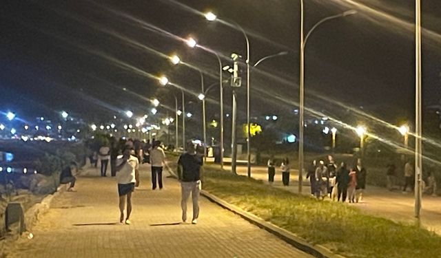 Tatvan sahilinde akşam yoğunluğu yaşanıyor