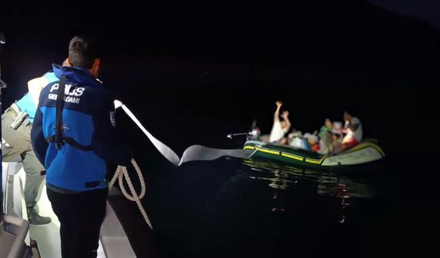 Van Gölü’nde mahsur kalan vatandaşlara hızlı müdahale
