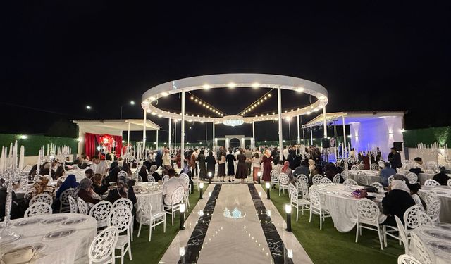 Tatvan'da 1000 kişilik Safir Garden hizmete açıldı
