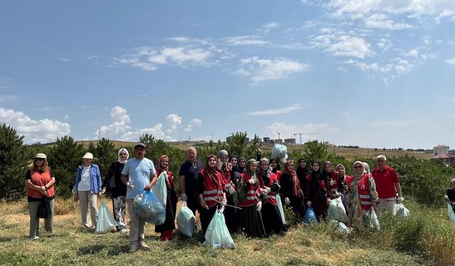 Ahlat’ta orman yangınlarına karşı çevre temizliği