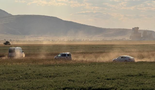 Tatvan'da yol çalışması trafiği felç etti