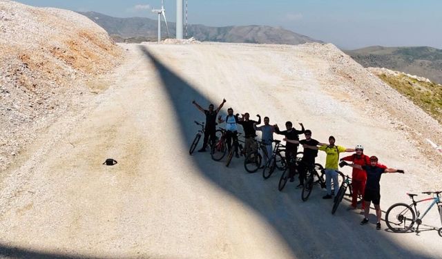 Bitlis Rüzgâr Gülleri rotasında 40 kilometrelik pedal çevirdiler