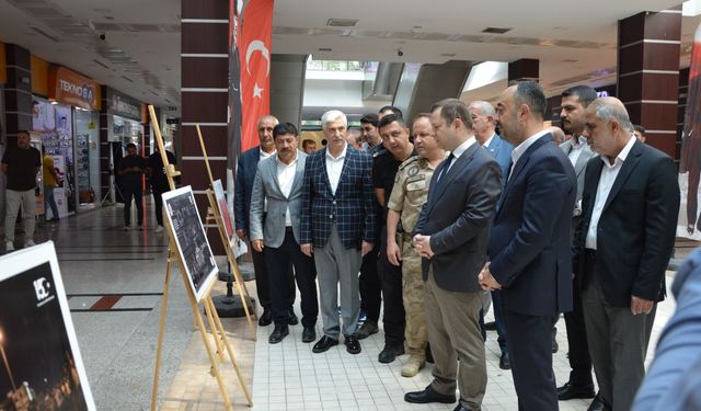 Tatvan'da 15 Temmuz fotoğraf sergisi açıldı