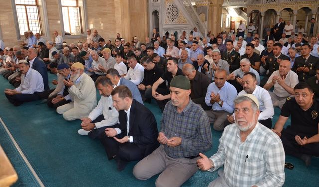 Tatvan'da şehitler için mevlid okundu, gazi ailesi ziyaret edildi