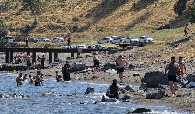 Sıcak havadan bunalanlar Çöplük mevkisinde serinledi