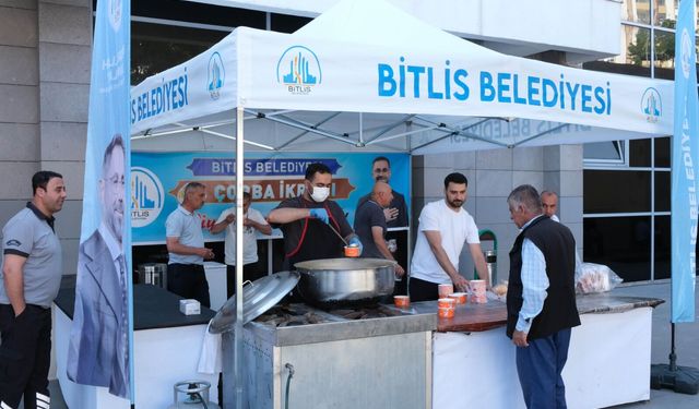 Bitlis Belediyesinden hastane önünde ücretsiz çorba ikramı