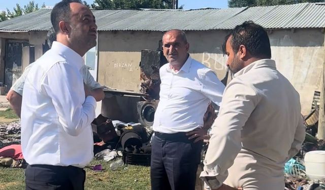 AK Parti Tatvan teşkilatından yangınzede aileye ziyaret