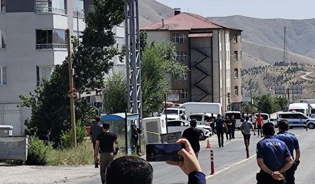 Bitlis'te şüpheli valiz ekiplerce kontrollü şekilde patlatıldı