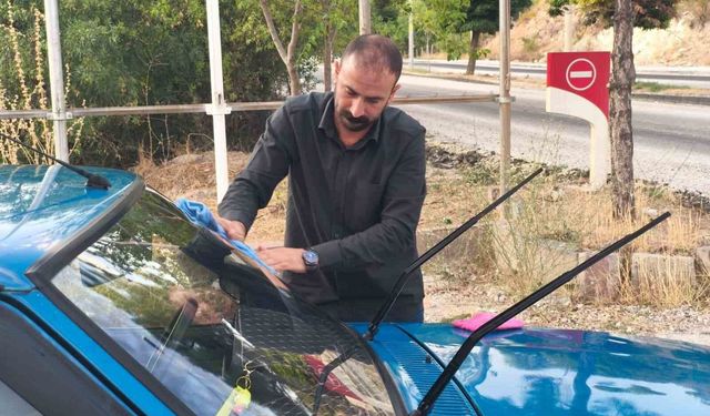 32 yıllık aracına gözü gibi bakıyor