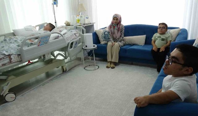 Anne yüreğiyle 3 engelli evladının hayatını sırtlıyor