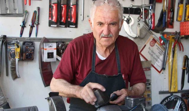 Çarkın başında geçen 59 yıl: Bıçak bilemekten vazgeçmedi