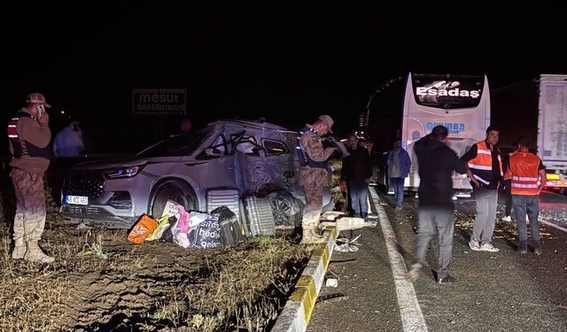 Erzincan-Sivas yolunda korkutan çarpışma: 7 yaralı