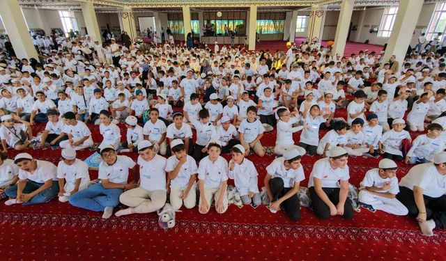 Erzurum’da gençlerden cami buluşmasına yoğun ilgi