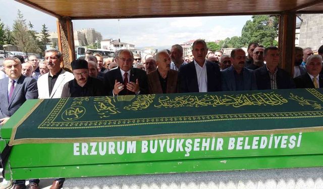 Gazeteci Öztürk Akkök dualarla uğurlandı