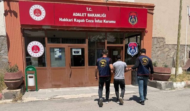 Hakkari’de aranan şahıslara JASAT operasyonu
