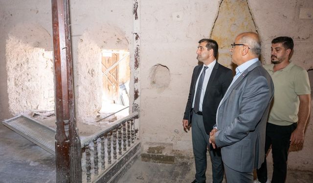 Hasar gören tarihi konak yeniden ayağa kaldırılıyor