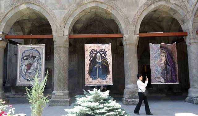 Kilimleri tuvale çevirdi: Türk tarihini fırçasıyla dokuyor