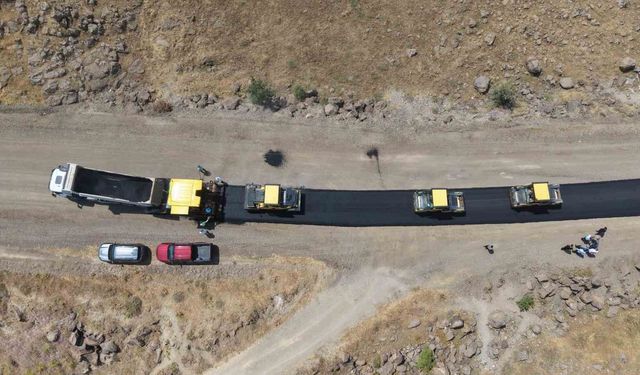Muş'ta güvenlik yollarına 100 milyon TL'lik yatırım çalışmaları sürüyor