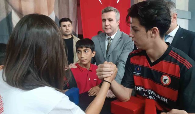 Özalp'ta Gençlik ve Spor Festivali yapıldı