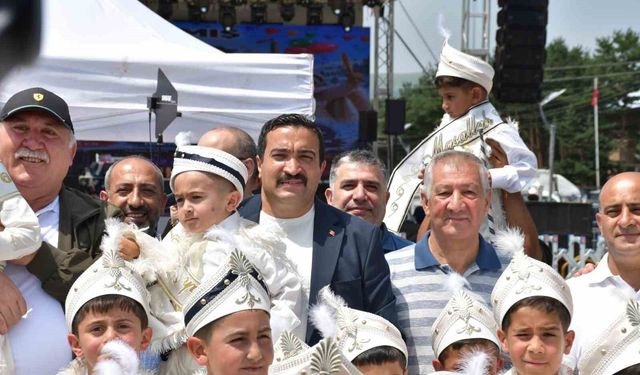 Sarıkamış’ta 300 çocuğa toplu sünnet şöleni düzenlendi