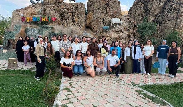 Şemdinli'ye ziyartçi akını: Giresun ve Iğdır'dan gelen gençlerkenti gezdi