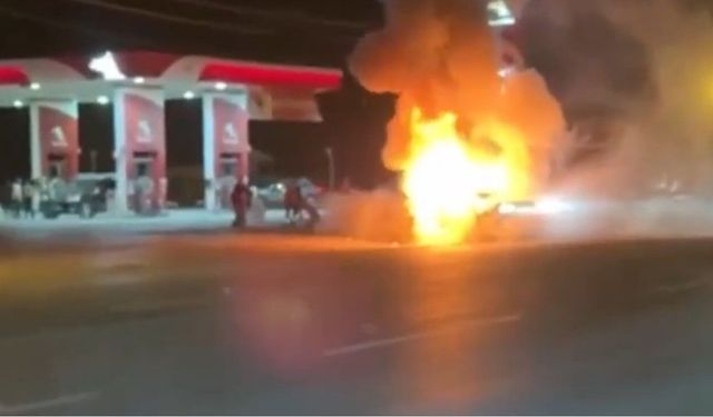 Seyir halindeki otomobil alev aldı, yaralanan iki kardeş Van’a kaldırıldı