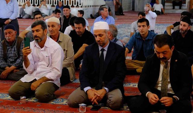 Van'da Ulu Cami'de ezan sesleri mest etti