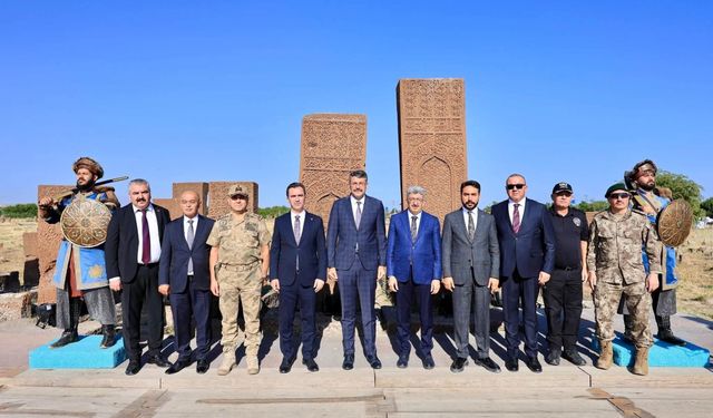Bakan yardımcısı Çelik’ten etkinlikler öncesi Ahlat’ta inceleme