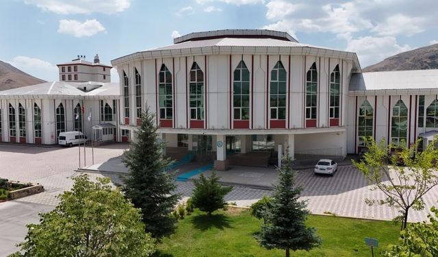 Tıp öğrencilerini ilgilendiriyor: 50 bin TL burs ve Bitlis'te eğitim planı