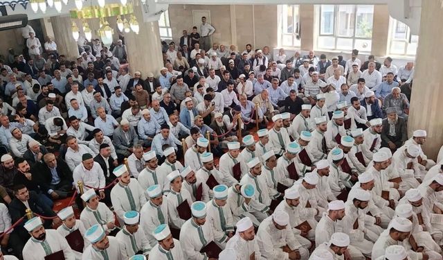 Tatvan’da 80 öğrenci hafızlık ve ilmi eğitimlerini tamamlayarak icazet aldı