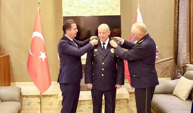 Bitlis’te emniyet personeline rütbe terfi ve veda töreni