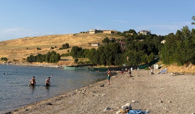 Tatvan’da yüzmenin son günleri