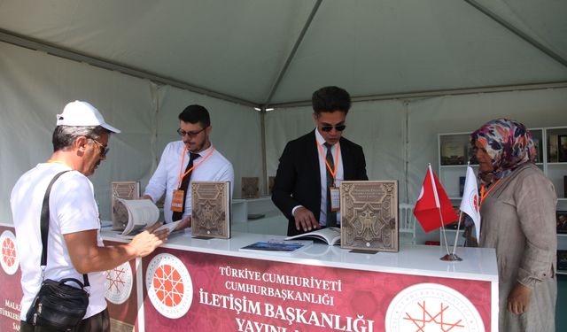 Cumhurbaşkanlığı İletişim Başkanlığı çadırı Malazgirt Zaferi etkinliklerinde ilgi görüyor