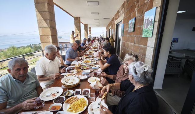 Ahlat için gönül birliği: Dernekler, iş insanları ve öğrenciler aynı sofrada buluştu