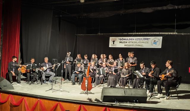 Ahlat’ta gönüllere dokunan gece: “Gönülden Ezgilere” büyük beğeni topladı