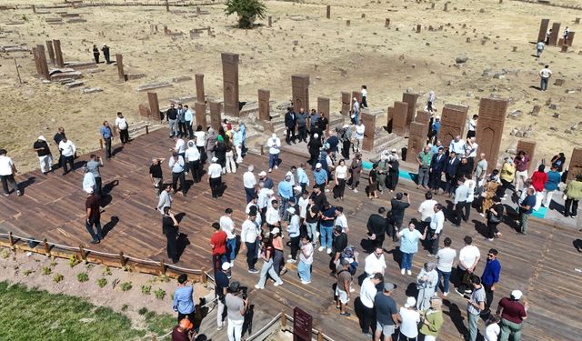 Türkiye’nin dört bir yanından geldiler, Ahlat’ta ecdadı yad ettiler