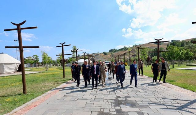 Bitlis Valisi Karakaya Ahlat’ta hazırlıkları inceledi