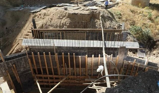 8 Ağustos Mahallesi’nde köprü çalışmaları sürüyor