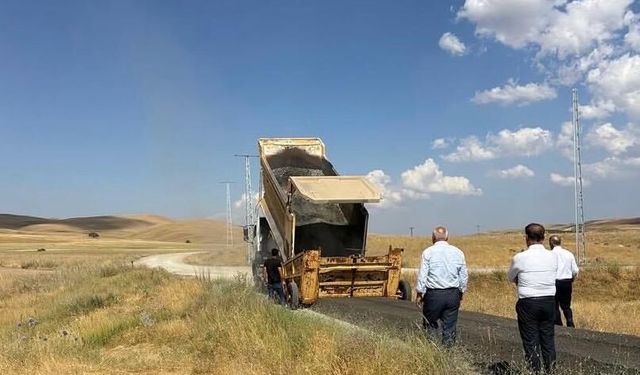 Bitlis'te köy yolları için çalışmalar sürüyor